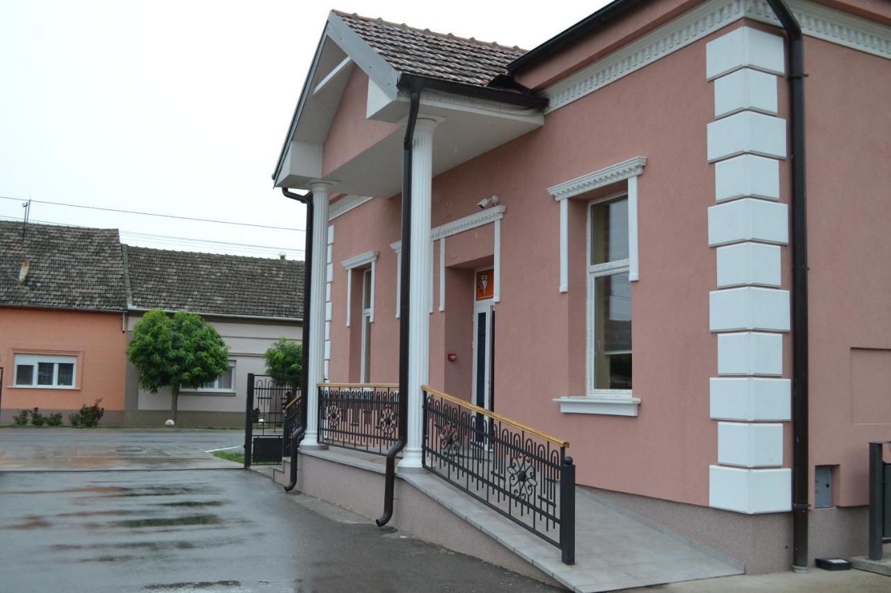 Sobe Sova Kikinda Hotel Екстериор снимка