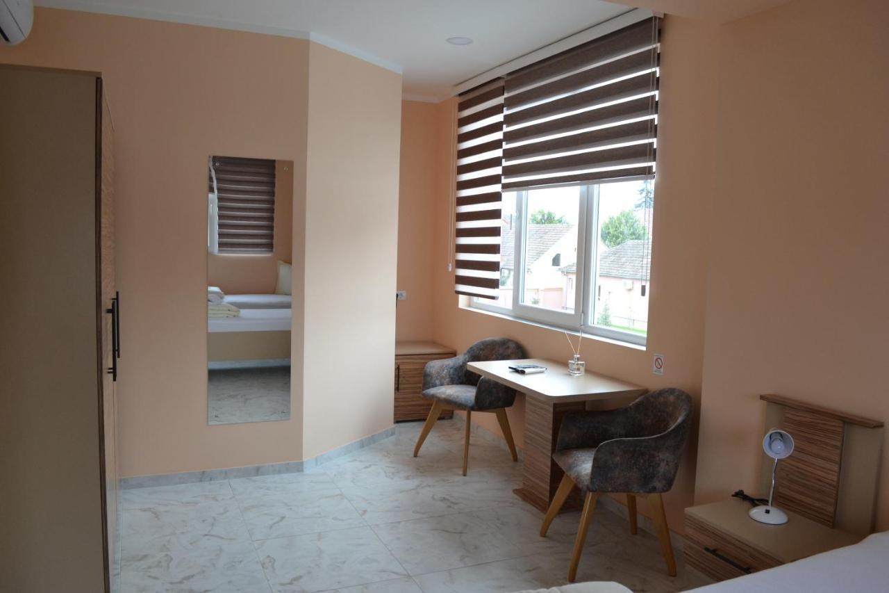 Sobe Sova Kikinda Hotel Екстериор снимка
